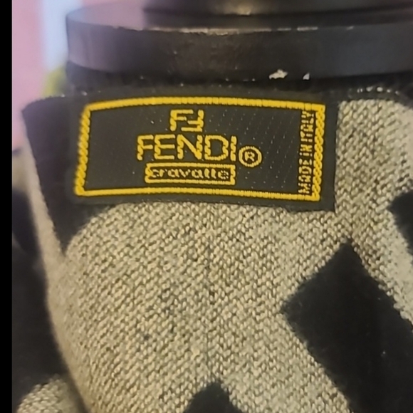 🏅NWOT Fendi Zucca Cashmere Scarf🥎GIFT - Picture 2 of 10